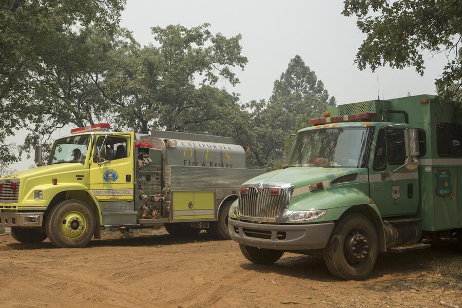 Engine Crews Engine crews from different agencies work together on wildfires.